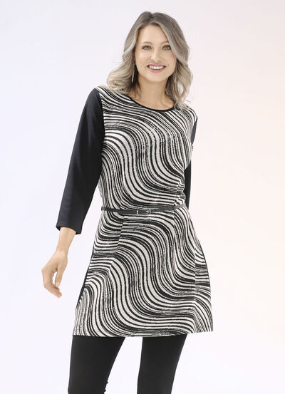 Tunika mit schwarzem Gürtel 