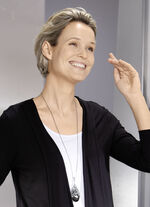 Halskette mit Tropfenanhänger 