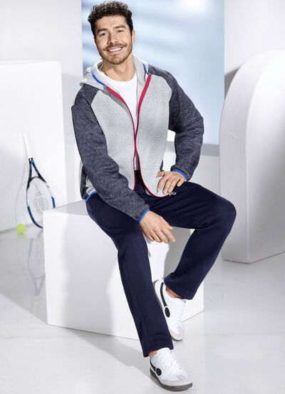 Freizeitanzug mit Kapuze 