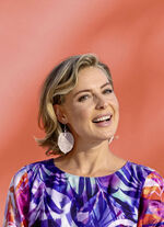 Stilvolle Ohrhänger in filigraner Blattform 