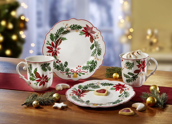 Weihnachtliches Service aus Fine Bone China-Porzellan 