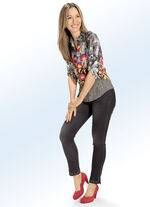 Jeans mit toller Nietenzier an den Beinabschl&uuml;ssen 