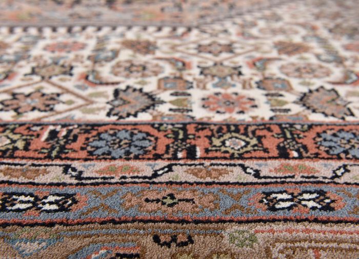 Handgekn&uuml;pfte Br&uuml;cken, Teppiche und Galerien aus 100% Schurwolle 