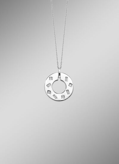 Zeitlos schöner Anhänger mit funkelnden synth. Zirkonia!  