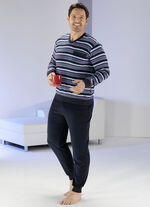 Schlafanzug aus Frottierstretch mit Bündchenabschlüssen, V-Ausschnitt und garngefärbtem Ringeldessin 