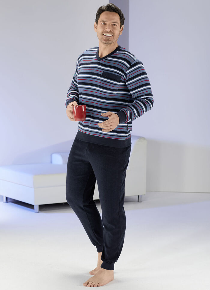 Schlafanzug aus Frottierstretch mit Bündchenabschlüssen, V-Ausschnitt und garngefärbtem Ringeldessin 