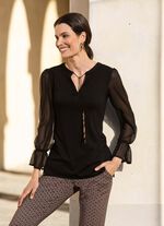 Shirt mit ausgefallener Ausschnittverarbeitung in 2 Farben 