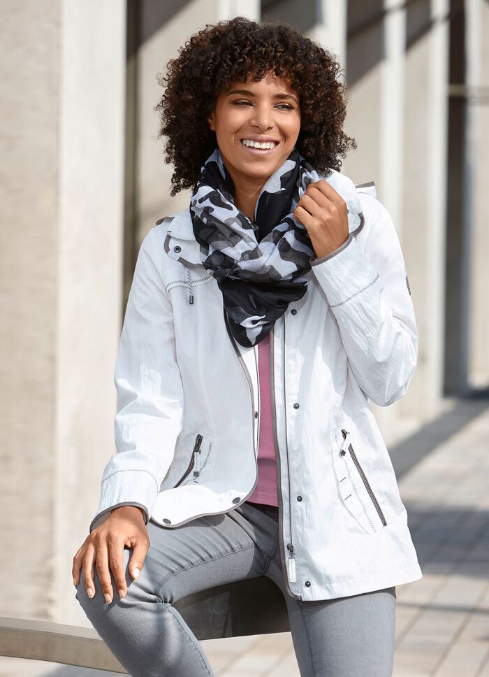 Funktionsjacke mit Kontrastpaspelierung an den Kanten 