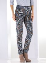 Hose mit r&uuml;ckw&auml;rtigen Dehnbundeins&auml;tzen 