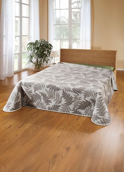 Tagesdecke mit naturnahen Bl&auml;ttermotiven 
