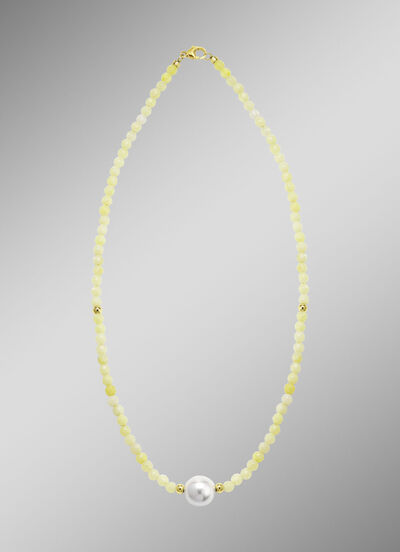 Halskette mit Perlenschimmer und Edelsteinglanz 