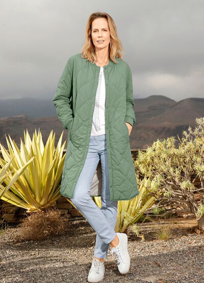 Kurzmantel mit Druckkn&ouml;pfen an den Seitenschlitzen 