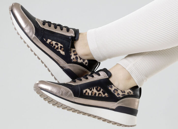 Caprice, trendige Damen-Sneaker, Weite G, mit herausnehmbarem Lederfußbett SCHWARZ-BRONZE