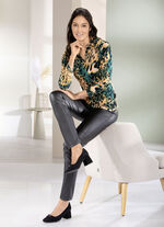 Poloshirt mit Zierknöpfen am V-Ausschnitt 