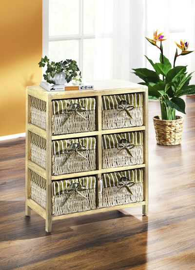 Regal mit sichtbarer Holzstruktur 