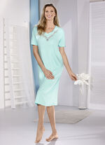 Wadenlanges Nachthemd mit Stickereispitzeneinsatz vorne am Dekollet&eacute; 