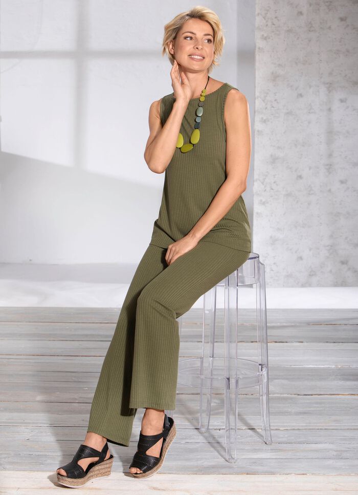 Trägershirt mit modisch flachem Halsausschnitt in 2 Farben OLIV