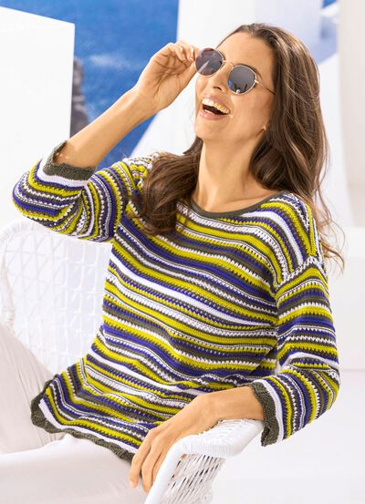 Pullover mit aufwendigen Wellenabschlüssen 