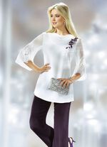 Hose mit apartem Ziermotiv  mit Strasssteinen AUBERGINE