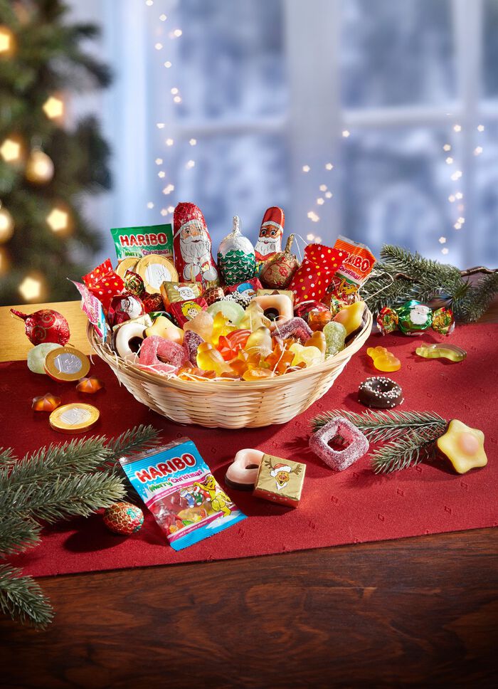 Gef&uuml;lltes Weihnachtsk&ouml;rbchen mit alkoholfreien Leckereien 