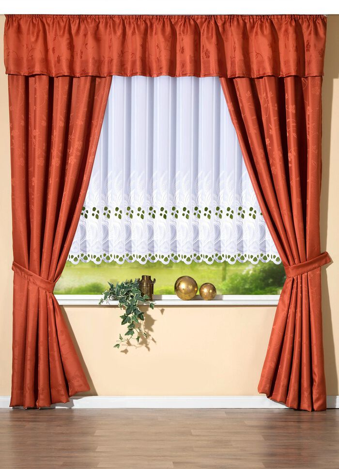 Stickerei-Store in gerader Form mit Plauener Stickerei 