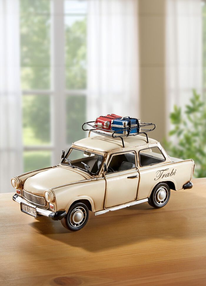 Trabant mit Dachgep&auml;cktr&auml;ger 