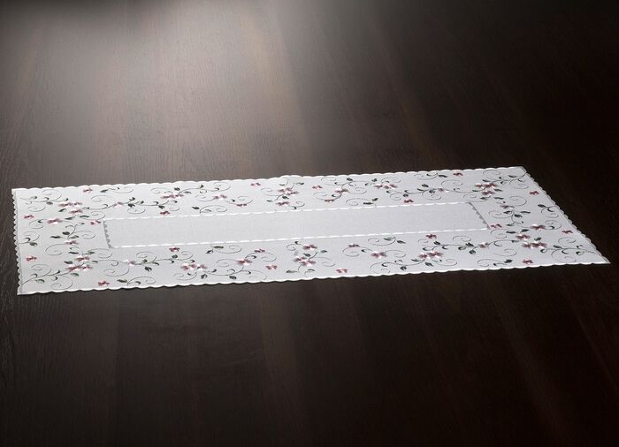 Bestickte Tisch- und Raumdekoration mit Bl&uuml;mchen-Bord&uuml;re 