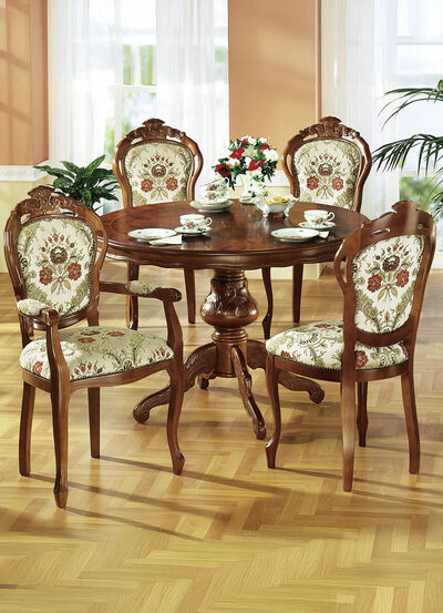 Esszimmer-Stühle oder Sessel in Nussbaum 