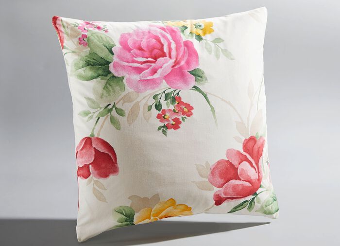 Tagesdecke und Kissenbez&uuml;ge mit Blumenmotiv 
