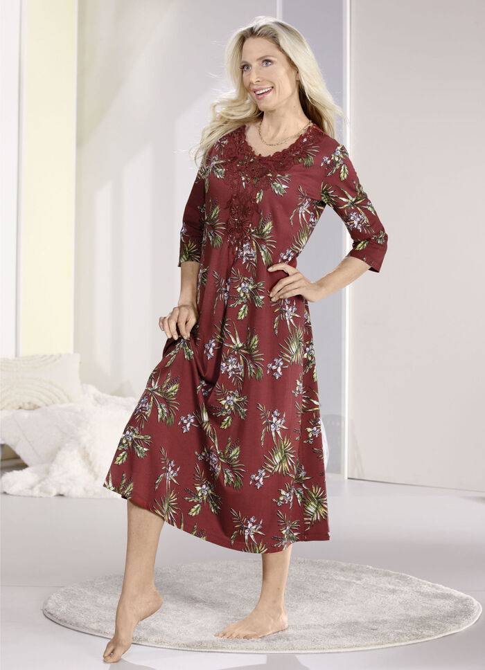 Laurina Nachthemd, kn&ouml;chellang mit gro&szlig;z&uuml;giger Motivspitze  BORDEAUX-BUNT