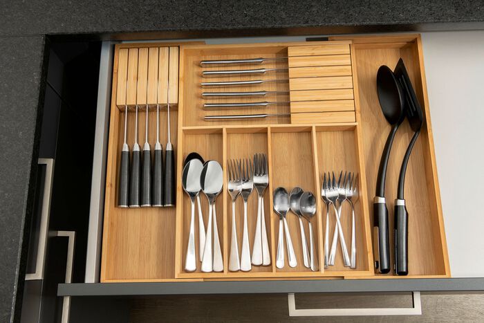 Ausziehbarer Besteckkasten aus Bambus 