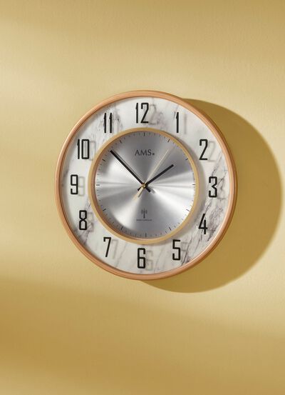 Wanduhr in Marmor-Optik 