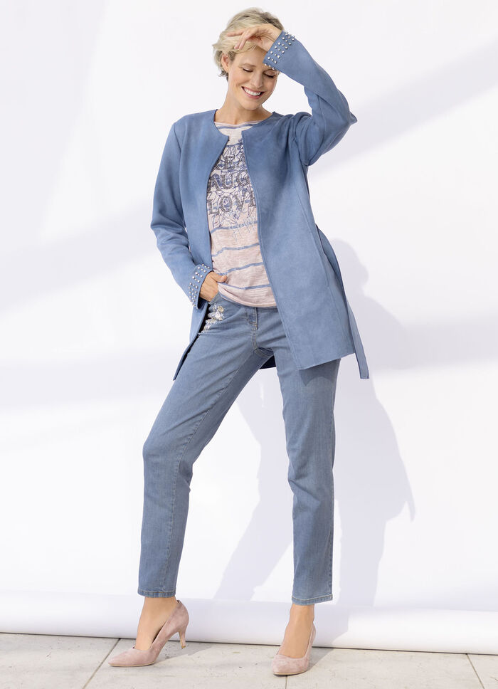 Jeans mit floraler Stickerei 