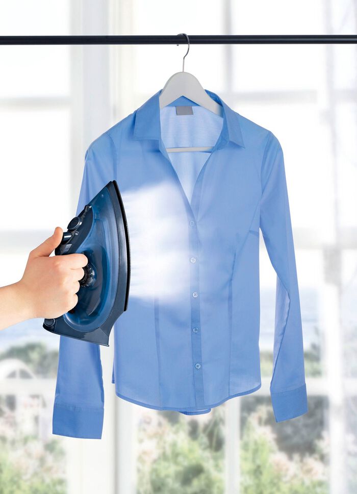 CLEANmaxx Dampfbügeleisen mit Keramik-Bügelsohle für bessere Gleitfähigkeit 