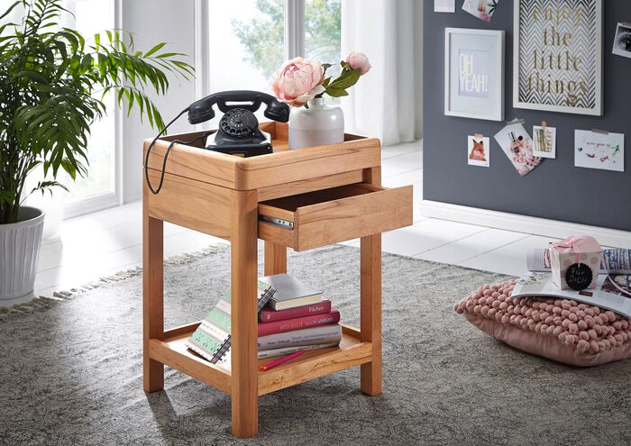 Tisch aus ge&ouml;ltem Massivholz 