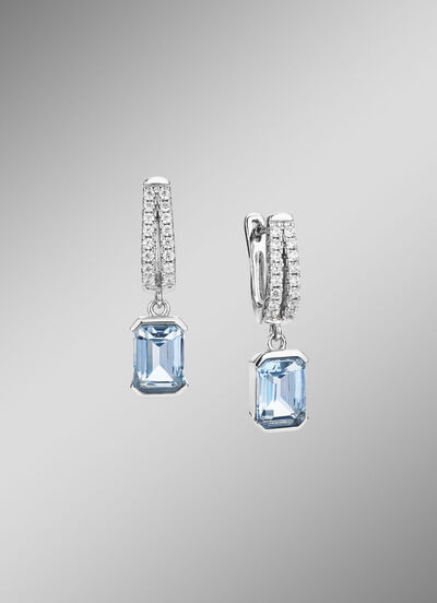 Funkelnde Eleganz für Ihre Ohren: Ohrringe mit Blautopas 