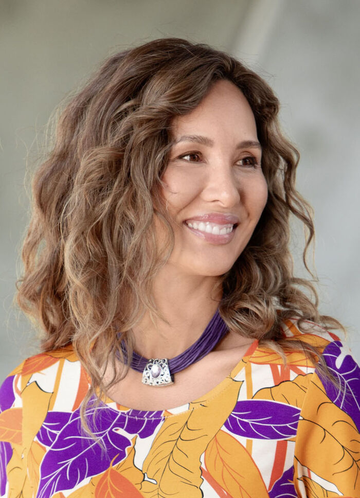 Halskette mit mehrreihigem Textilband 