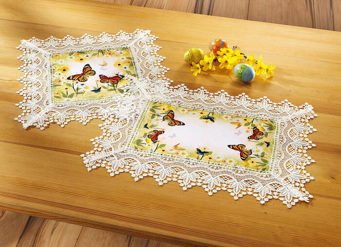 Tisch- und Raumdekoration mit aufwendiger Spitze 