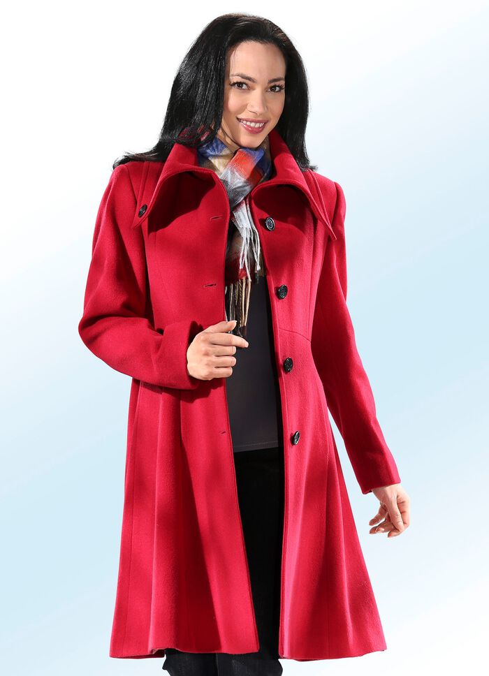 Mantel in ausgestellter Form 