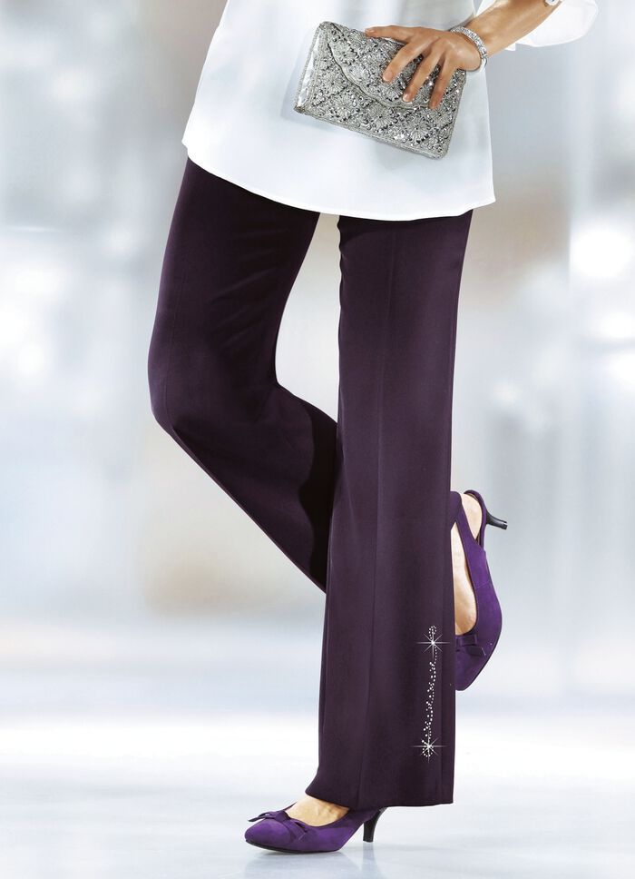 Hose mit apartem Ziermotiv  mit Strasssteinen AUBERGINE
