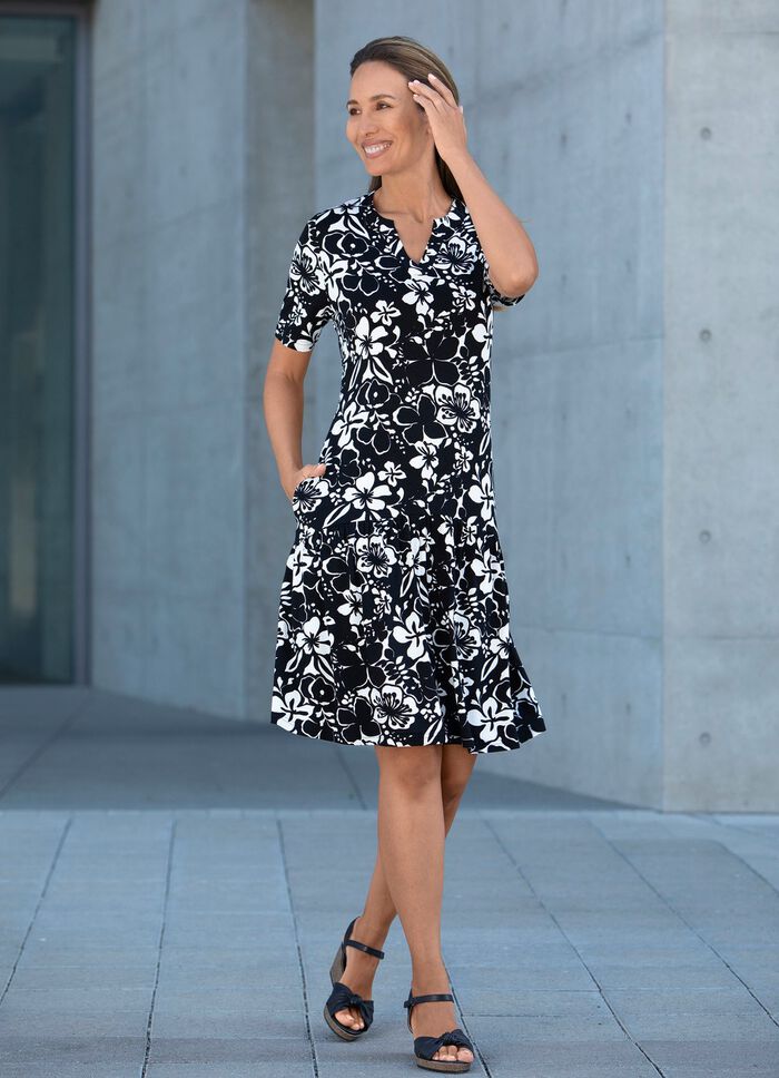 Kleid mit aparter Kragenl&ouml;sung 