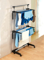 Platzspar-Wäscheständer mit einklappbaren Seitenteilen 