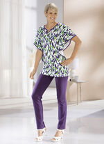 Shirt mit Zierelement am Halsausschnitt 