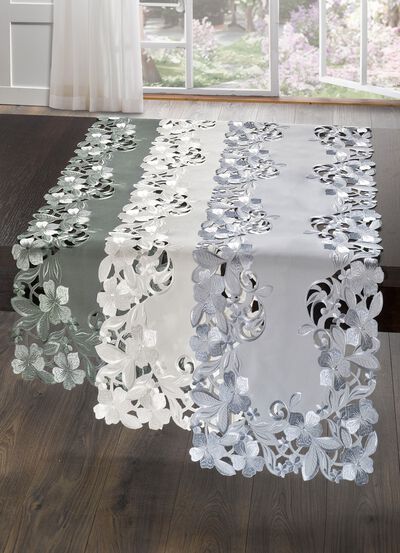 Bestickte Tisch- und Raumdekoration 