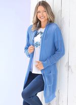 Long-Strickjacke in streckender Streifenoptik JEANSBLAU