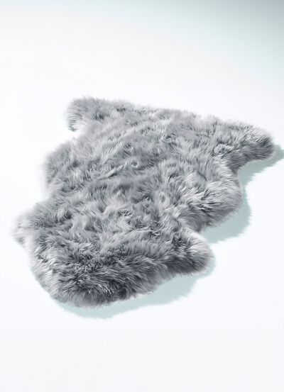 Vorleger aus echtem Lammfell in Tierform 