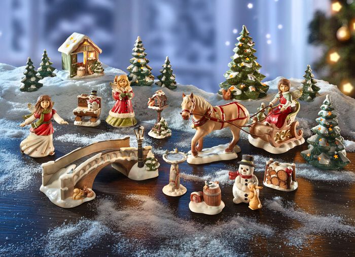 Winterliche Szene: Tolle Himmelsboten im Winterwald BUNT