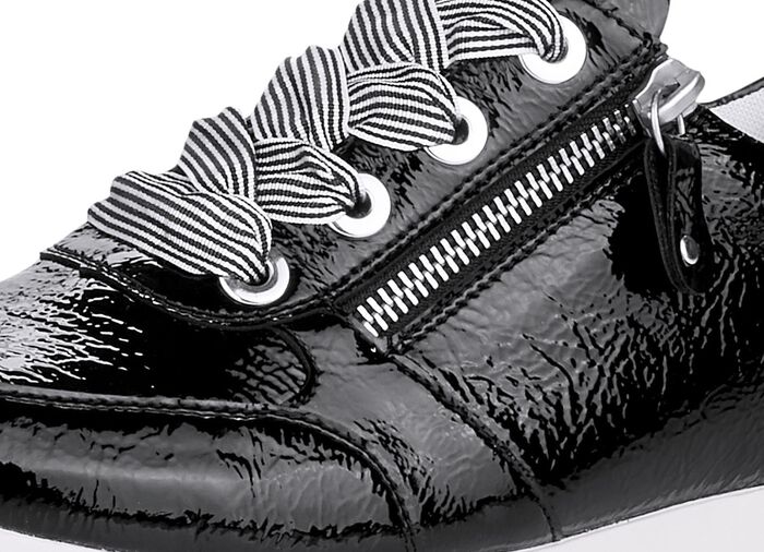 Remonte Sneaker mit effektvoller Schn&uuml;rung 