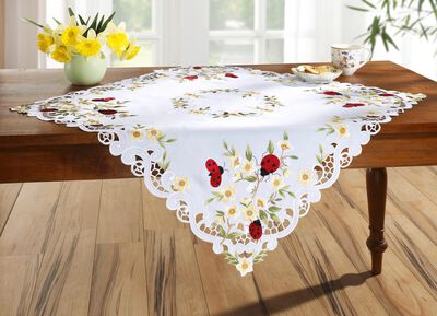 Tisch- und Raumdekoration mit niedlichen Marienk&auml;fern 