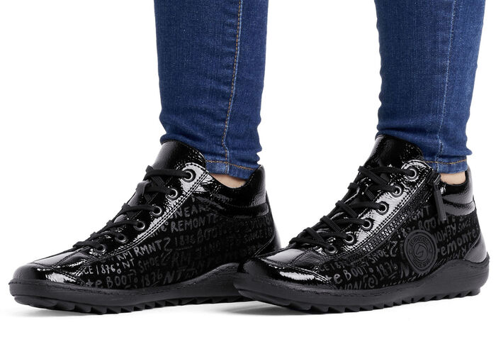 Remonte Schn&uuml;r-Bootie aus Crashlack SCHWARZ